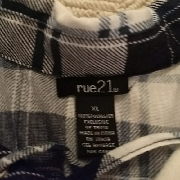 Lace-Up Long Sleeved Shirt - Picture 2 of 3